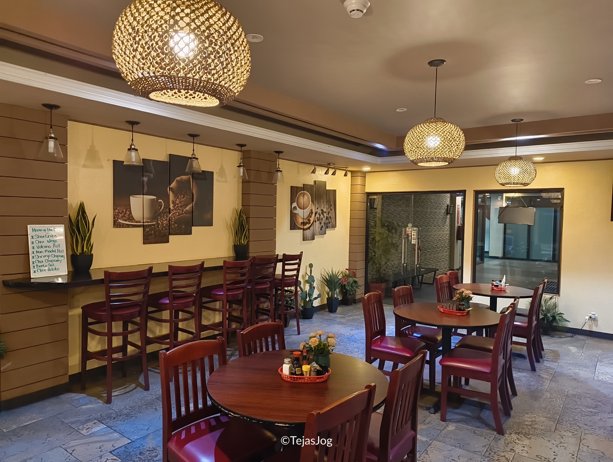 One World Plaza Cafe & Restaurant