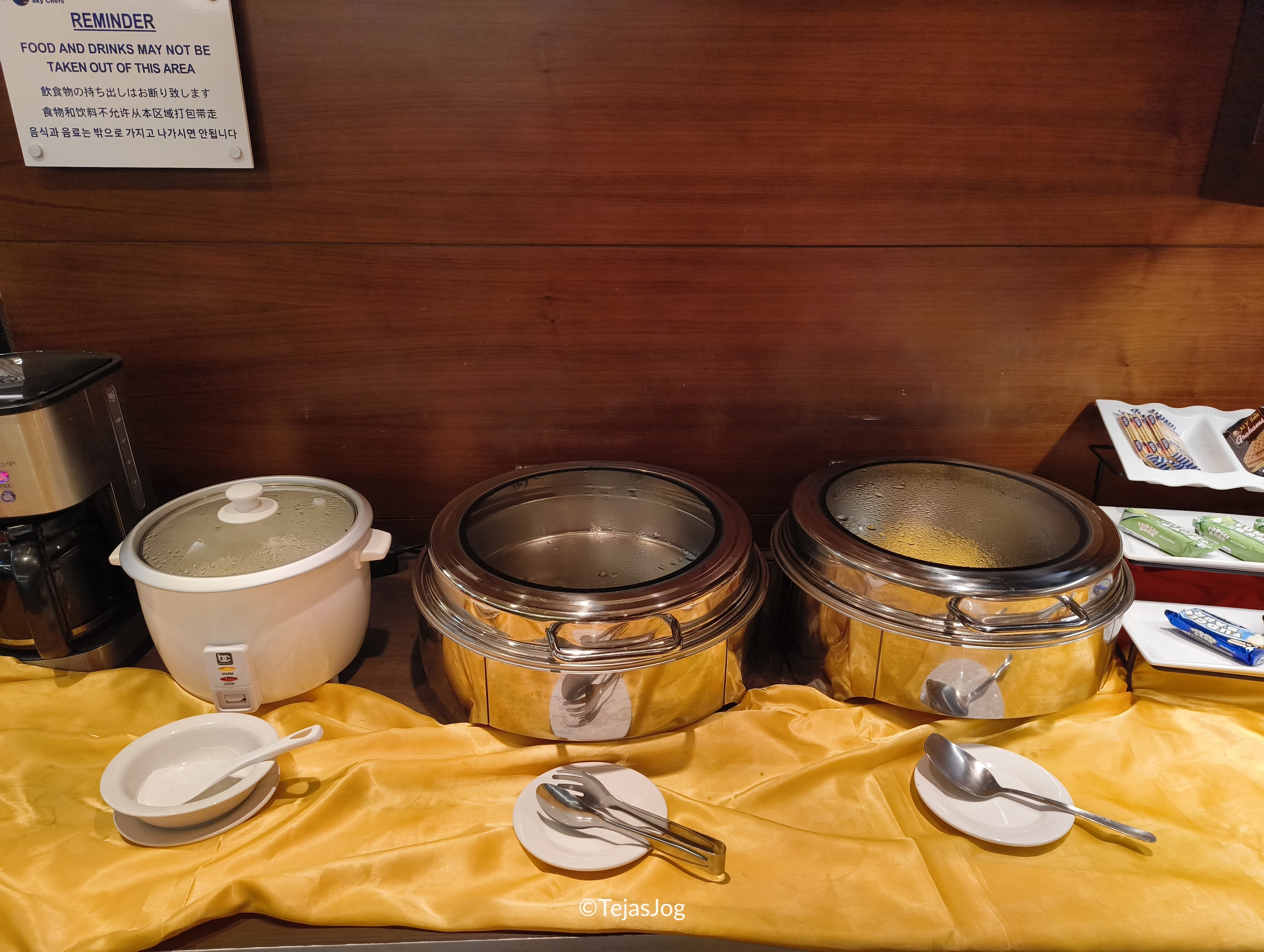 Breakfast buffet at Hafa Adai Garden lounge