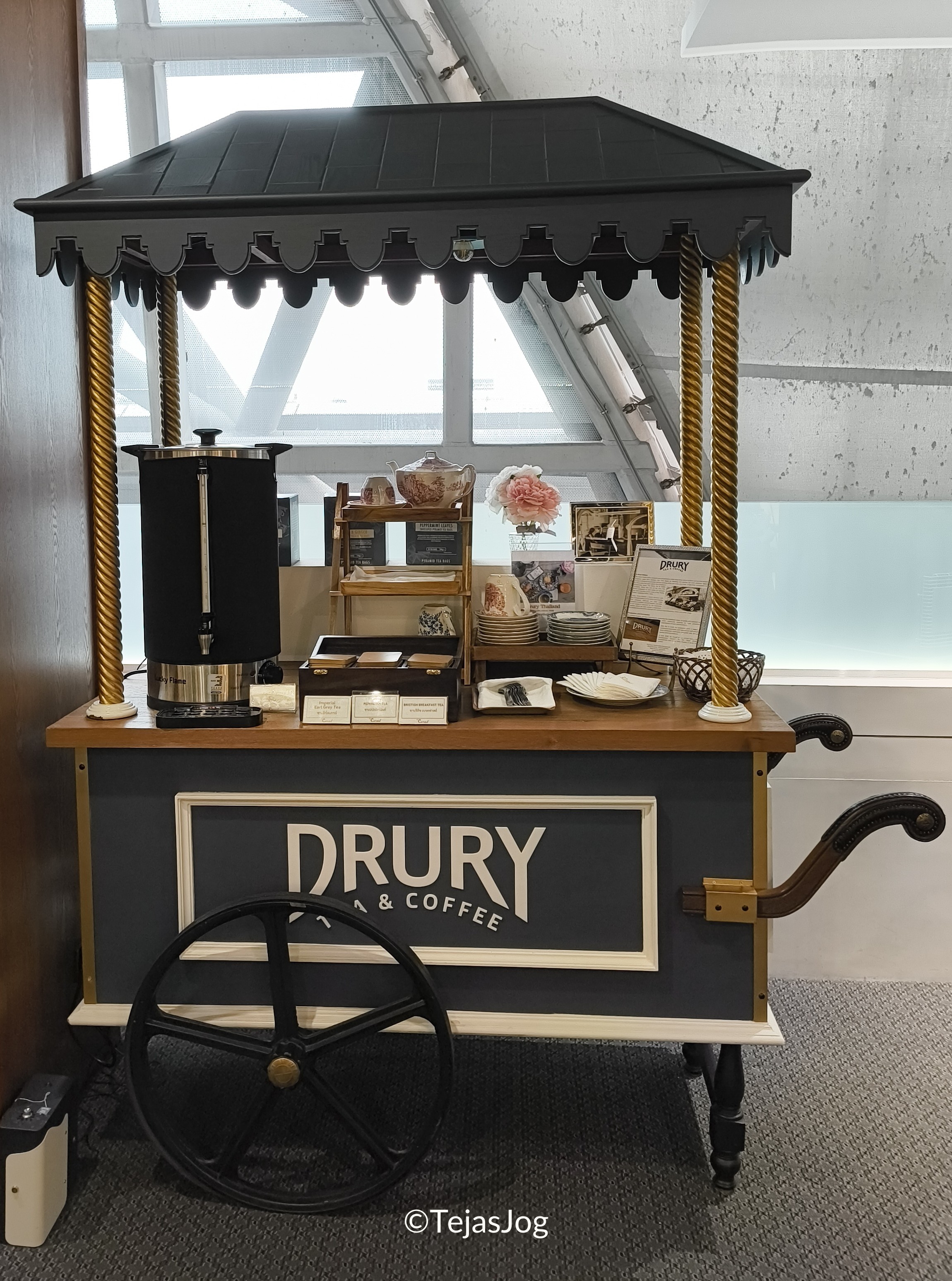 Tea station at Coral Lounge Tea station at Coral Lounge