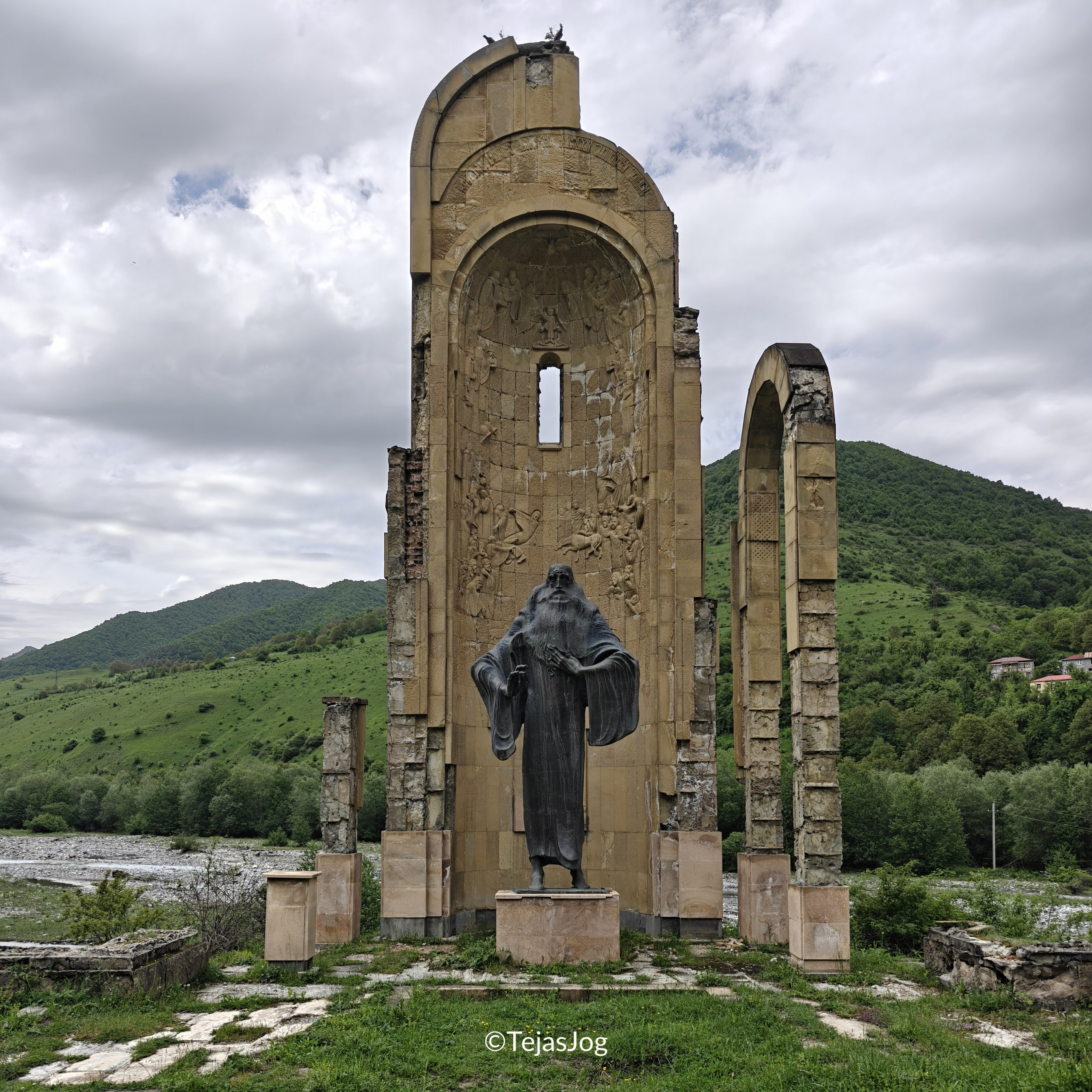 Statue of Sulkhan-Saba Orbeliani