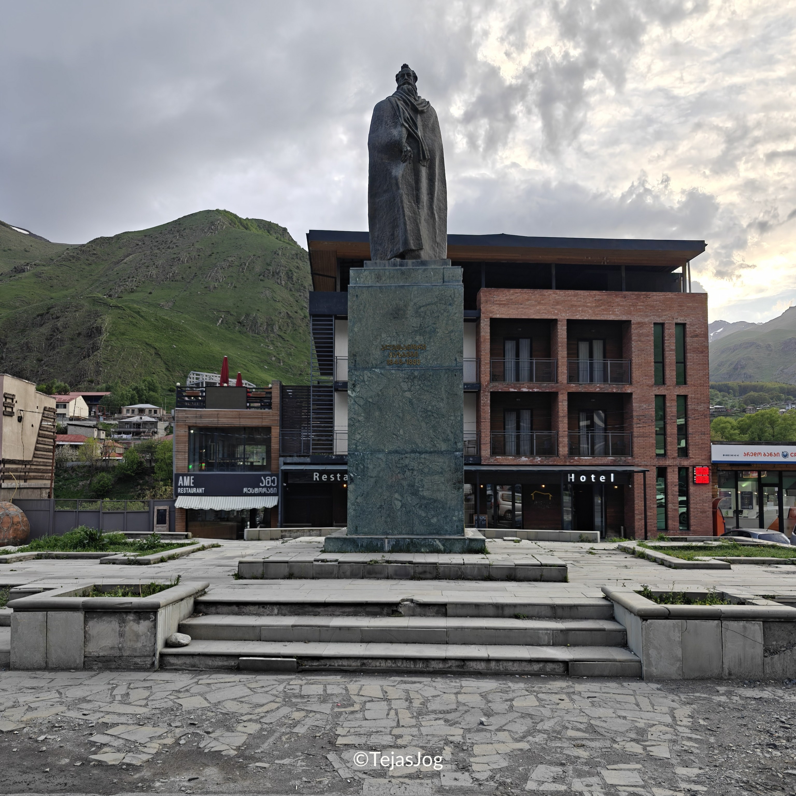 Statue of Alexander Kazbegi