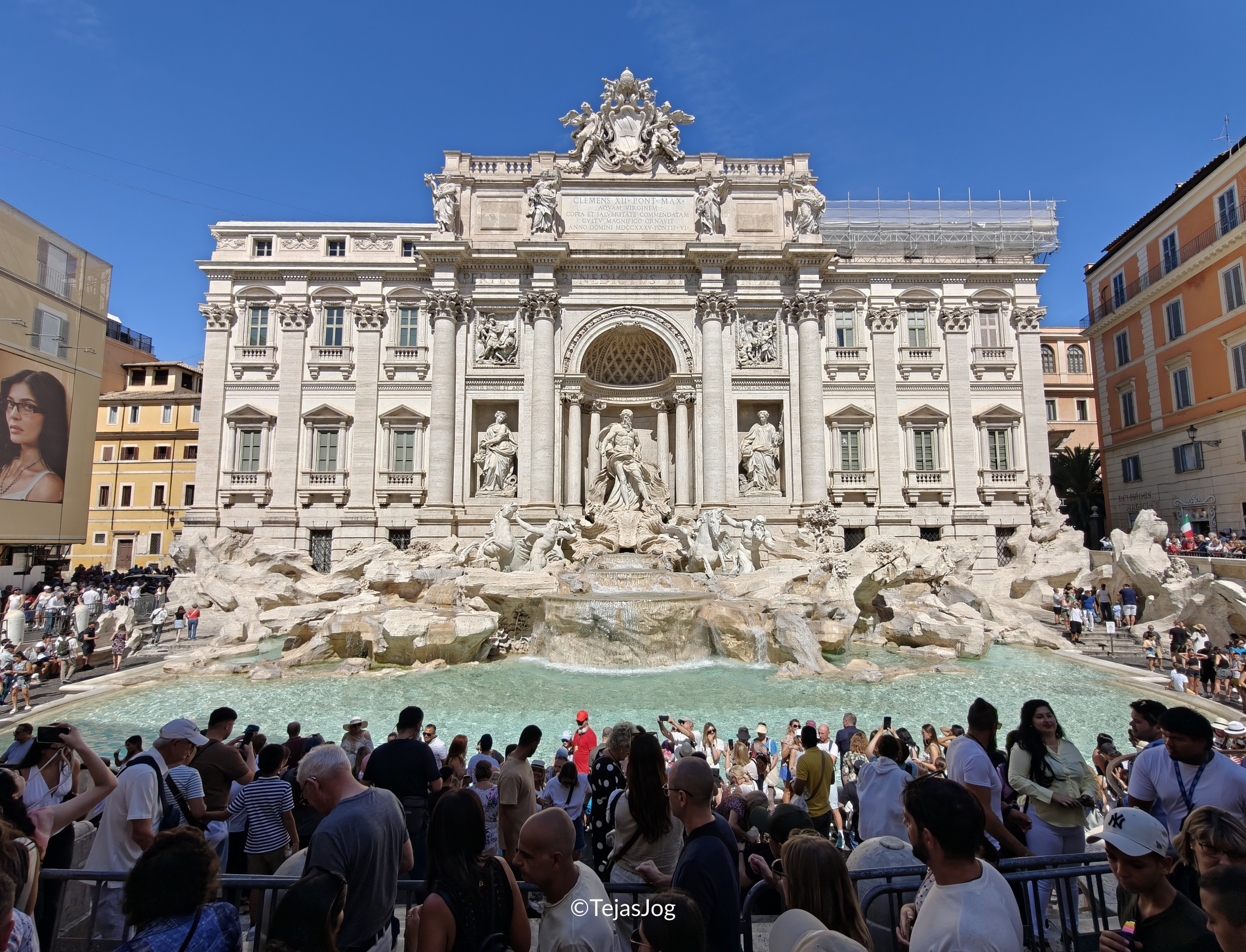 Piazza di Trevi Piazza di Trevi