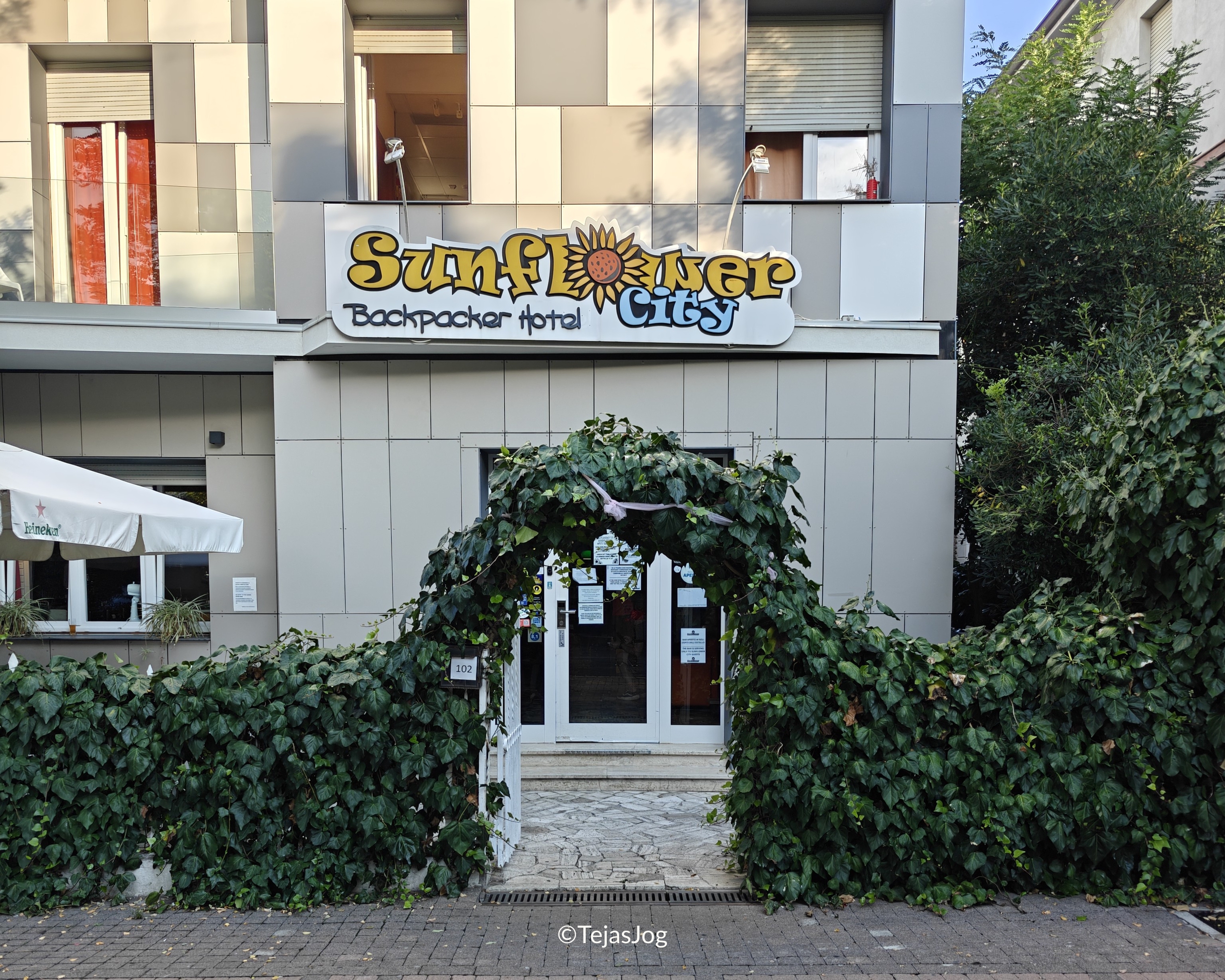 Sunflower City Backpacker Hotel