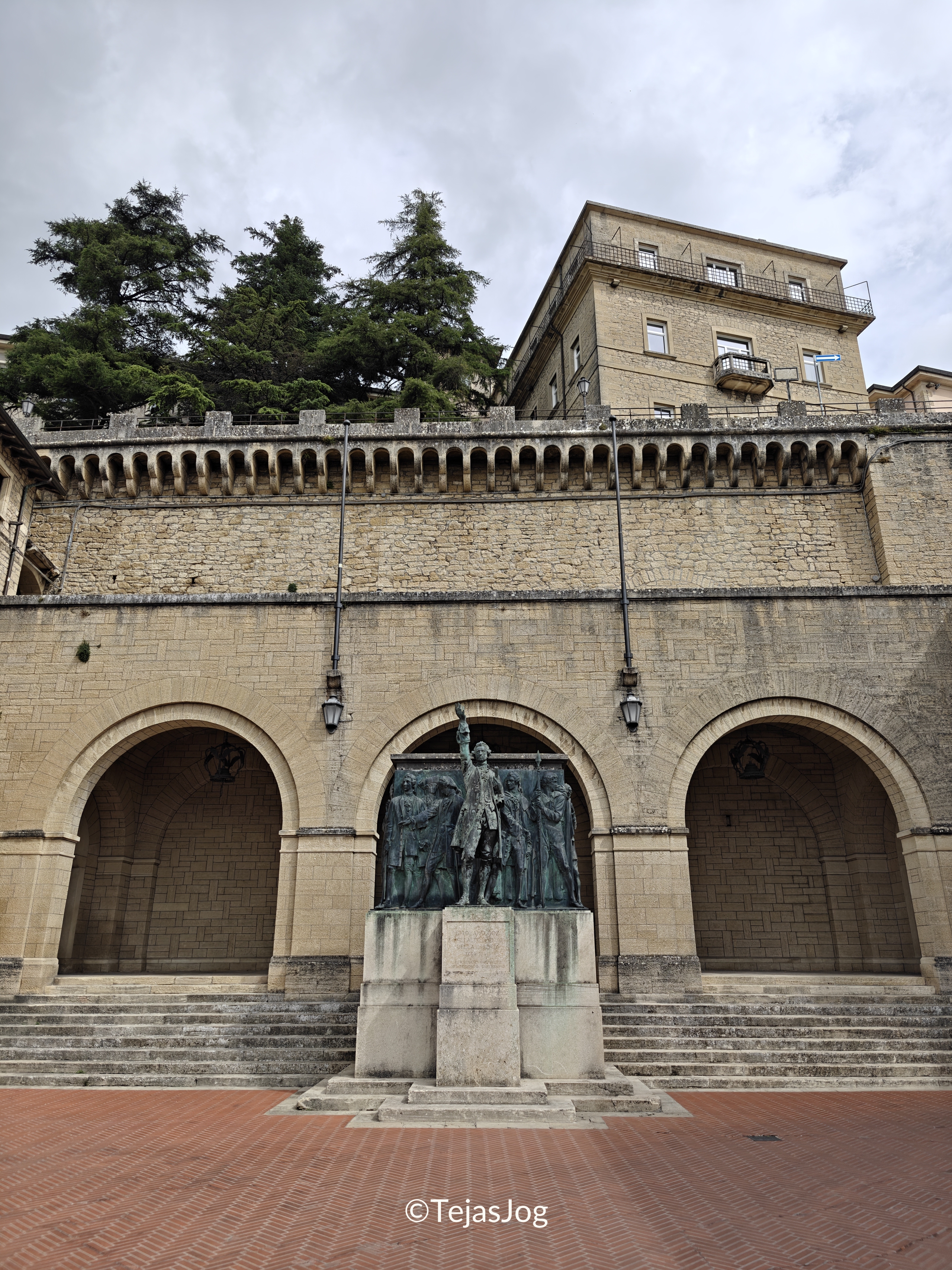 Monument to Girolamo Gozi