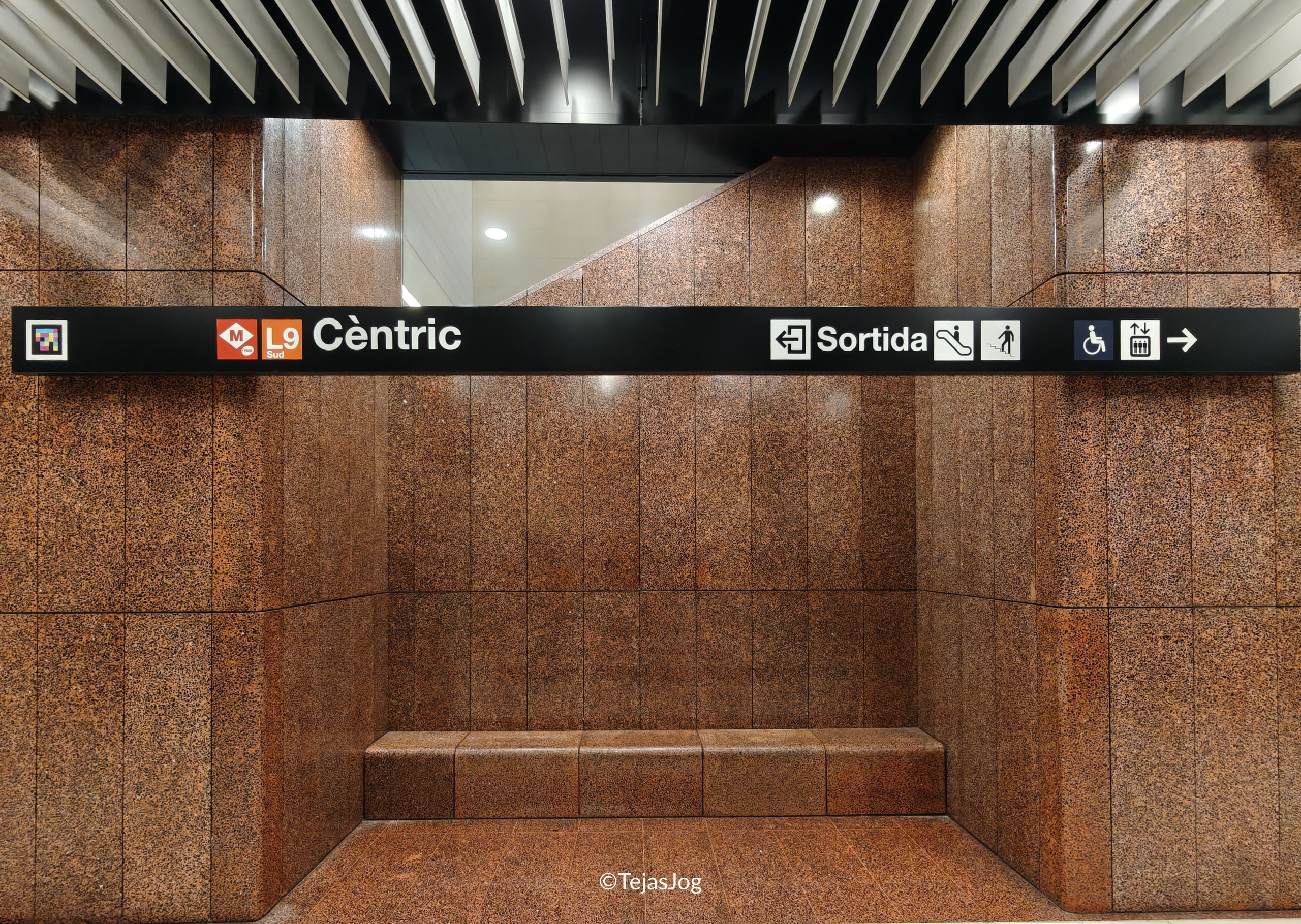 Cèntric metro station