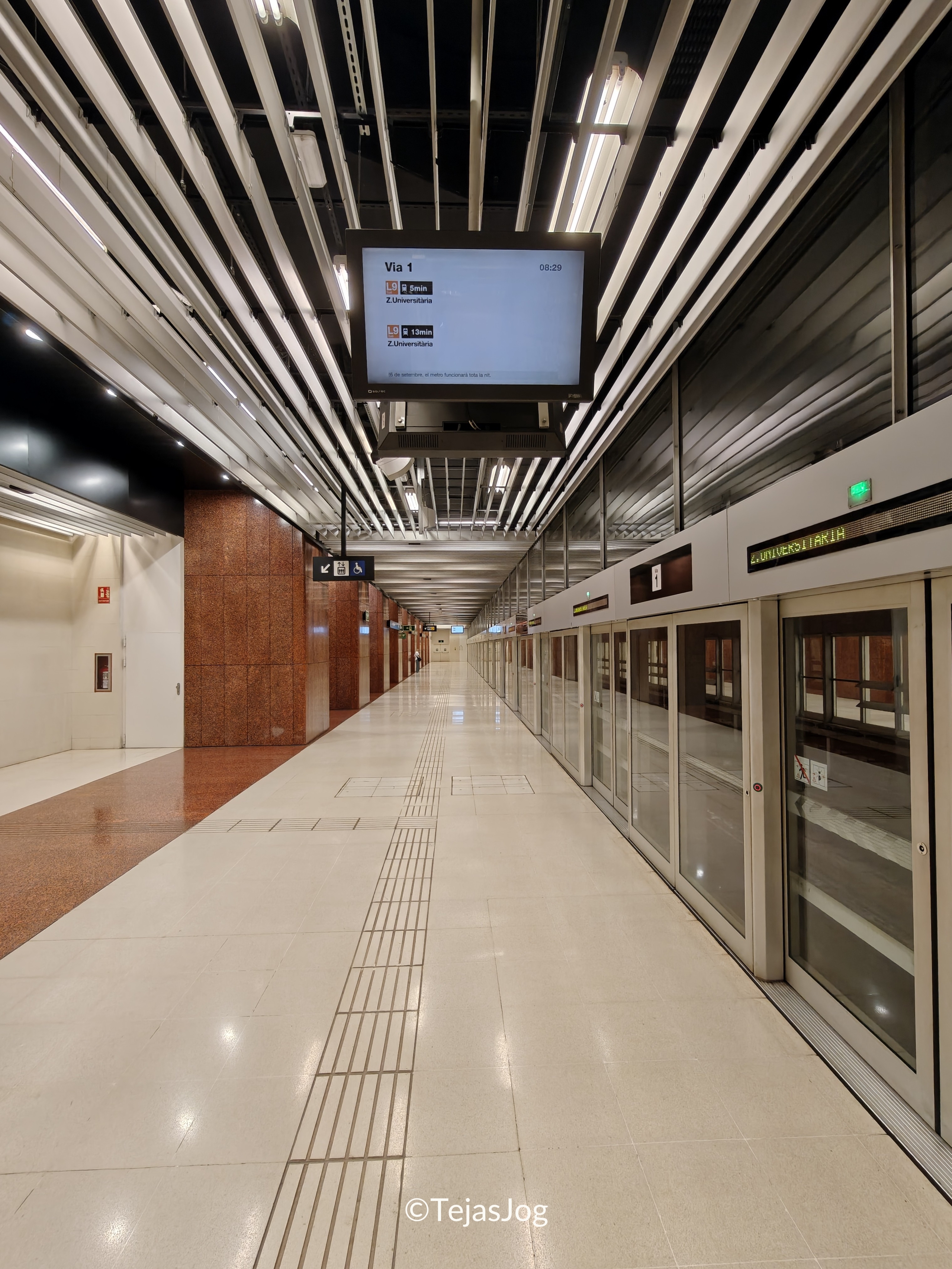 Cèntric metro station