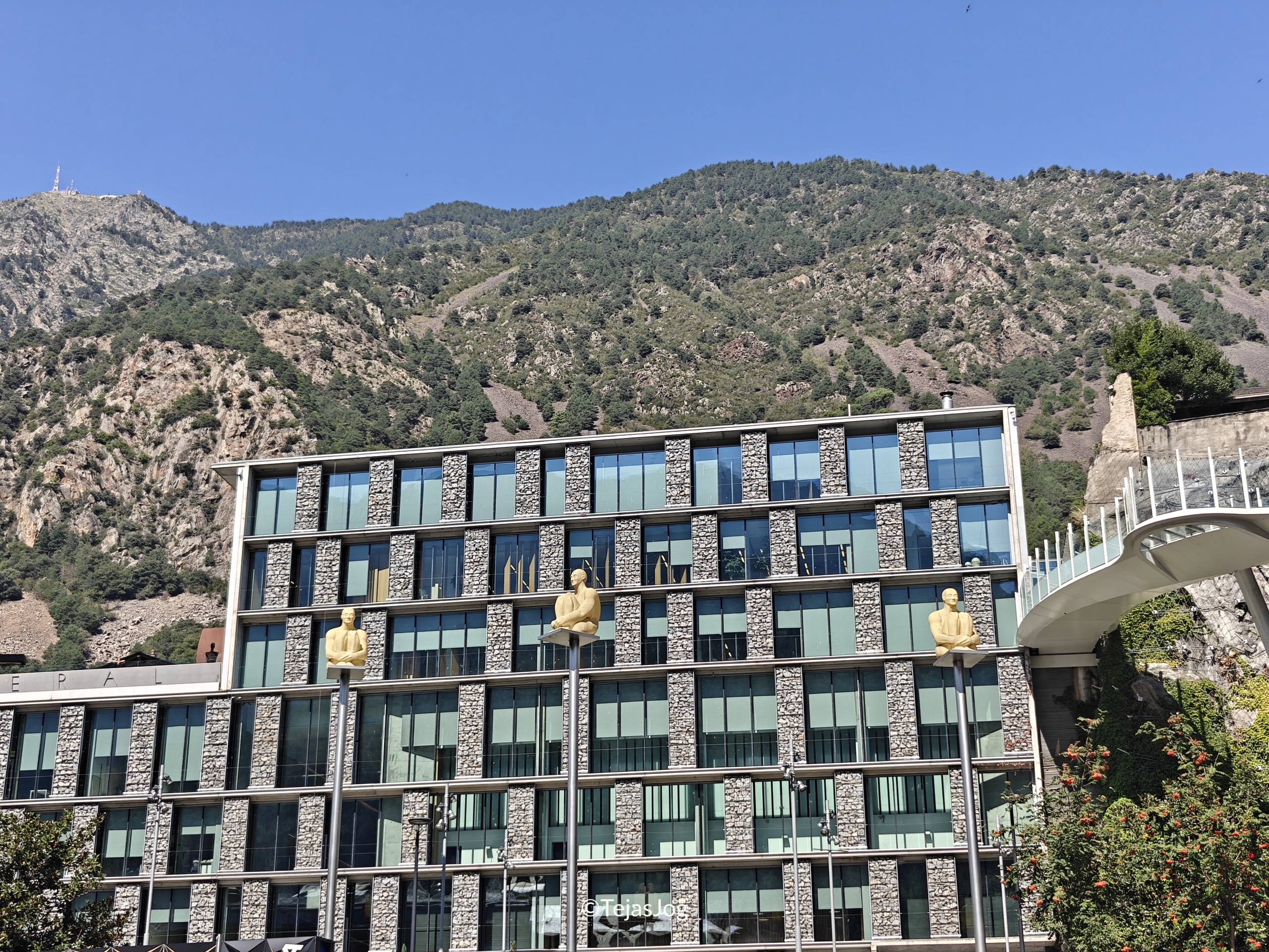 7 sculptures by Jaume Plensa