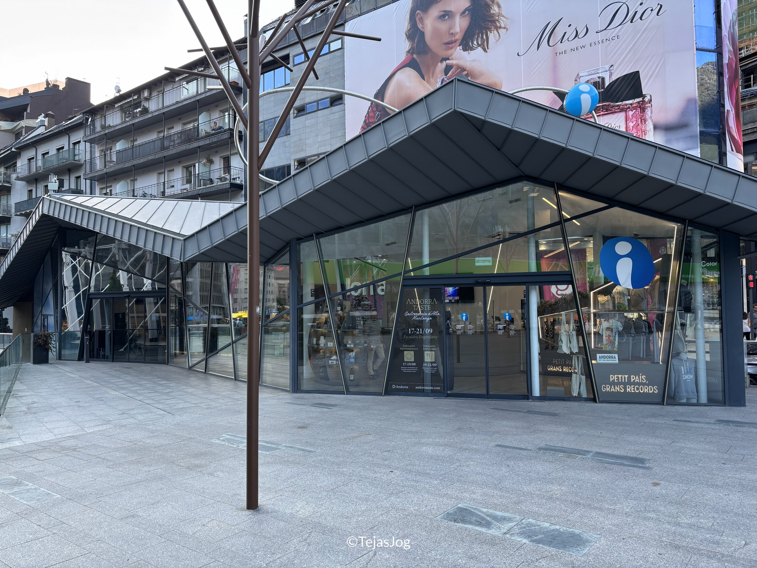 Tourist Office / Oficina de Turisme