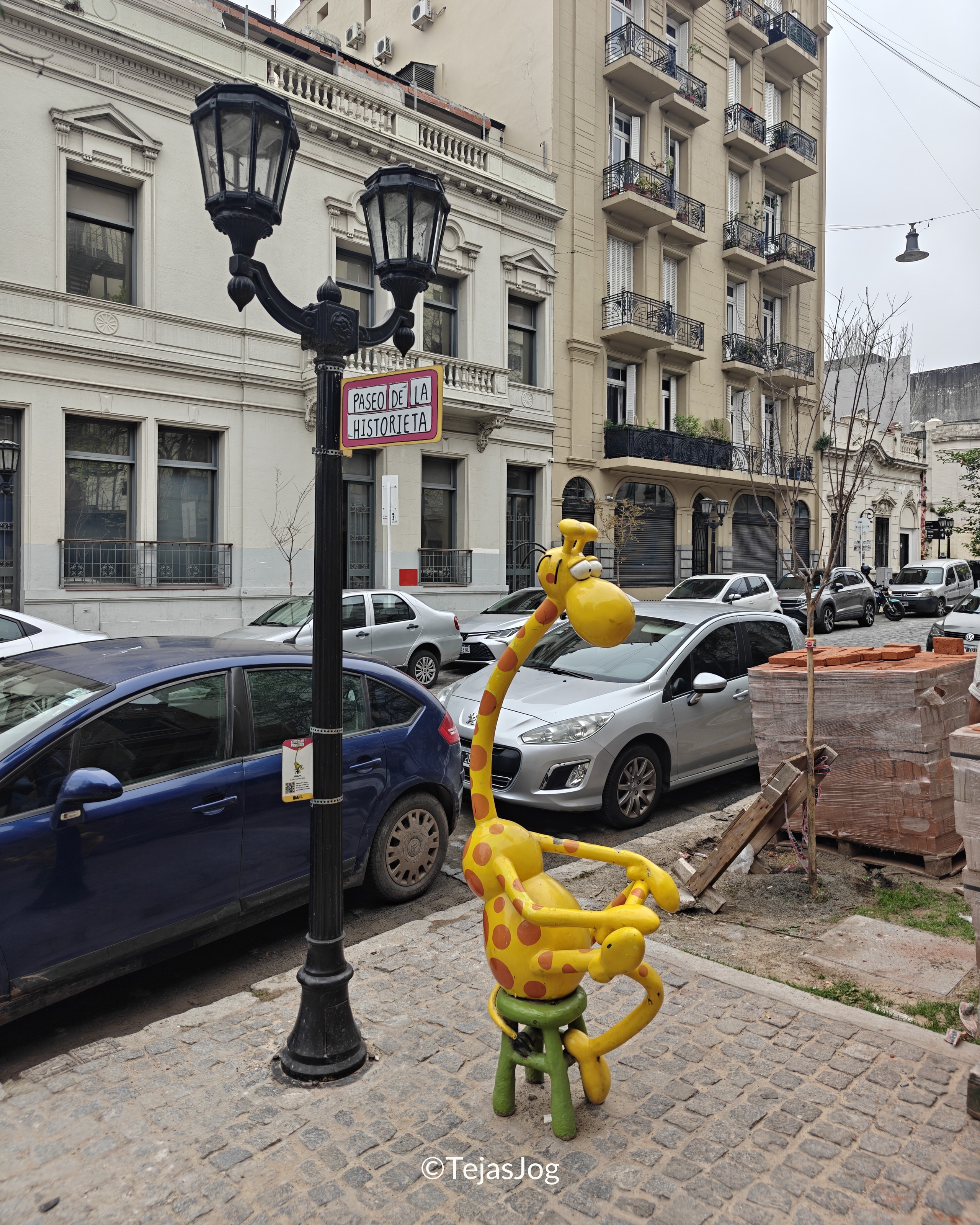 La Jirafa de Mordillo - Paseo de la Historieta