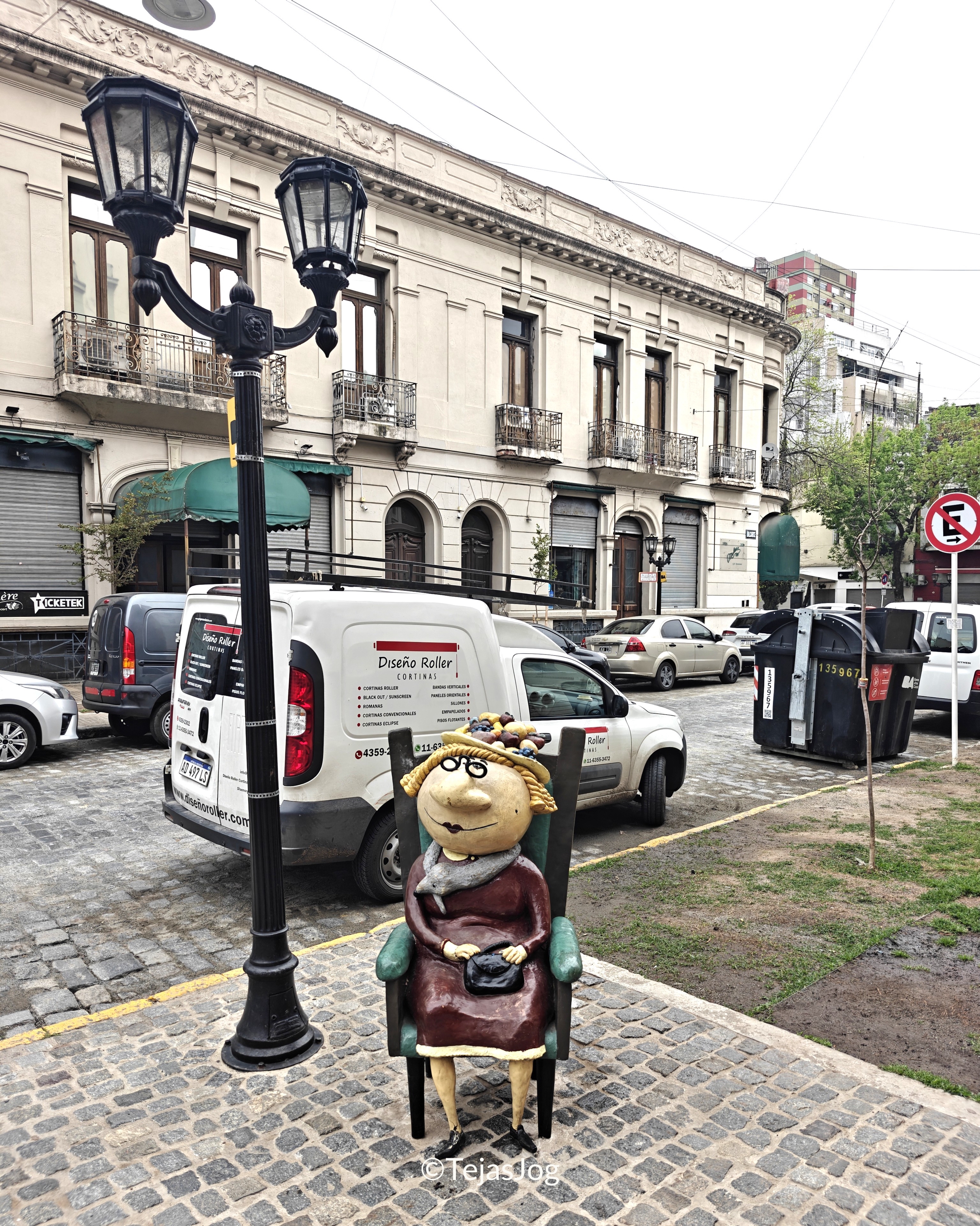 Estatua de Tía Vicenta - Paseo de la Historieta