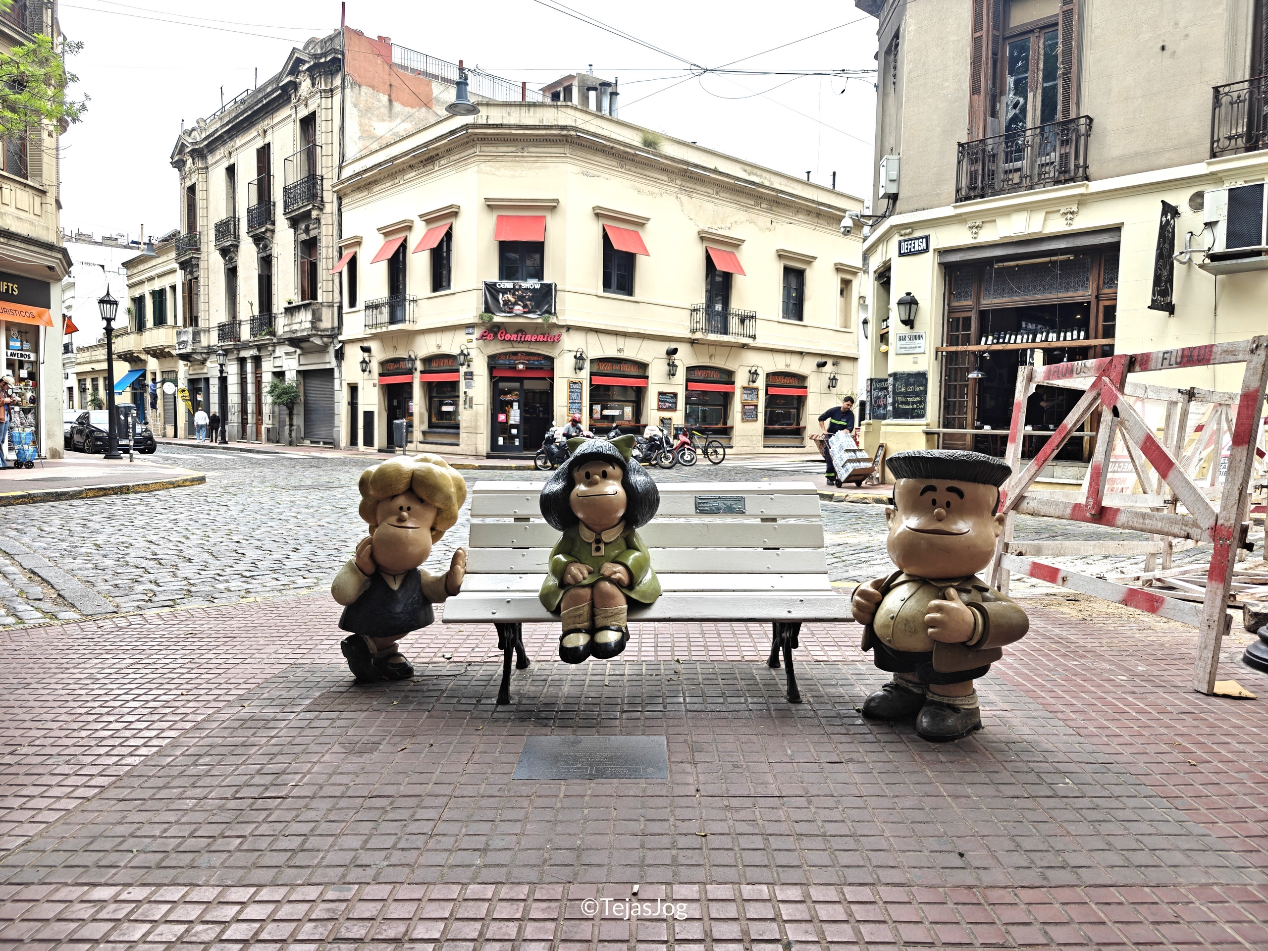 Estatua de Mafalda - Paseo de la Historieta