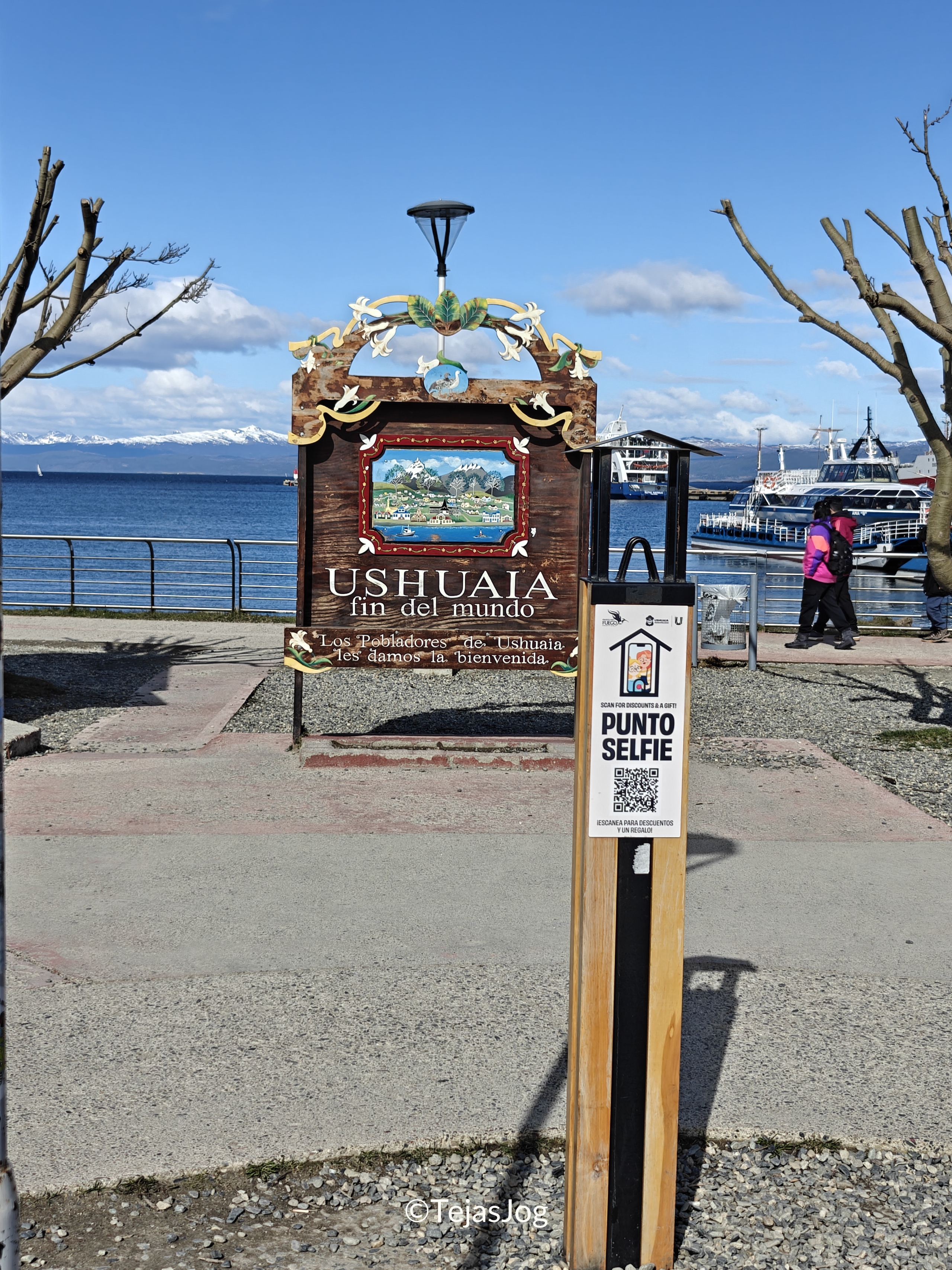Ushuaia End of the World sign / Cartel de Ushuaia - Fin del Mundo