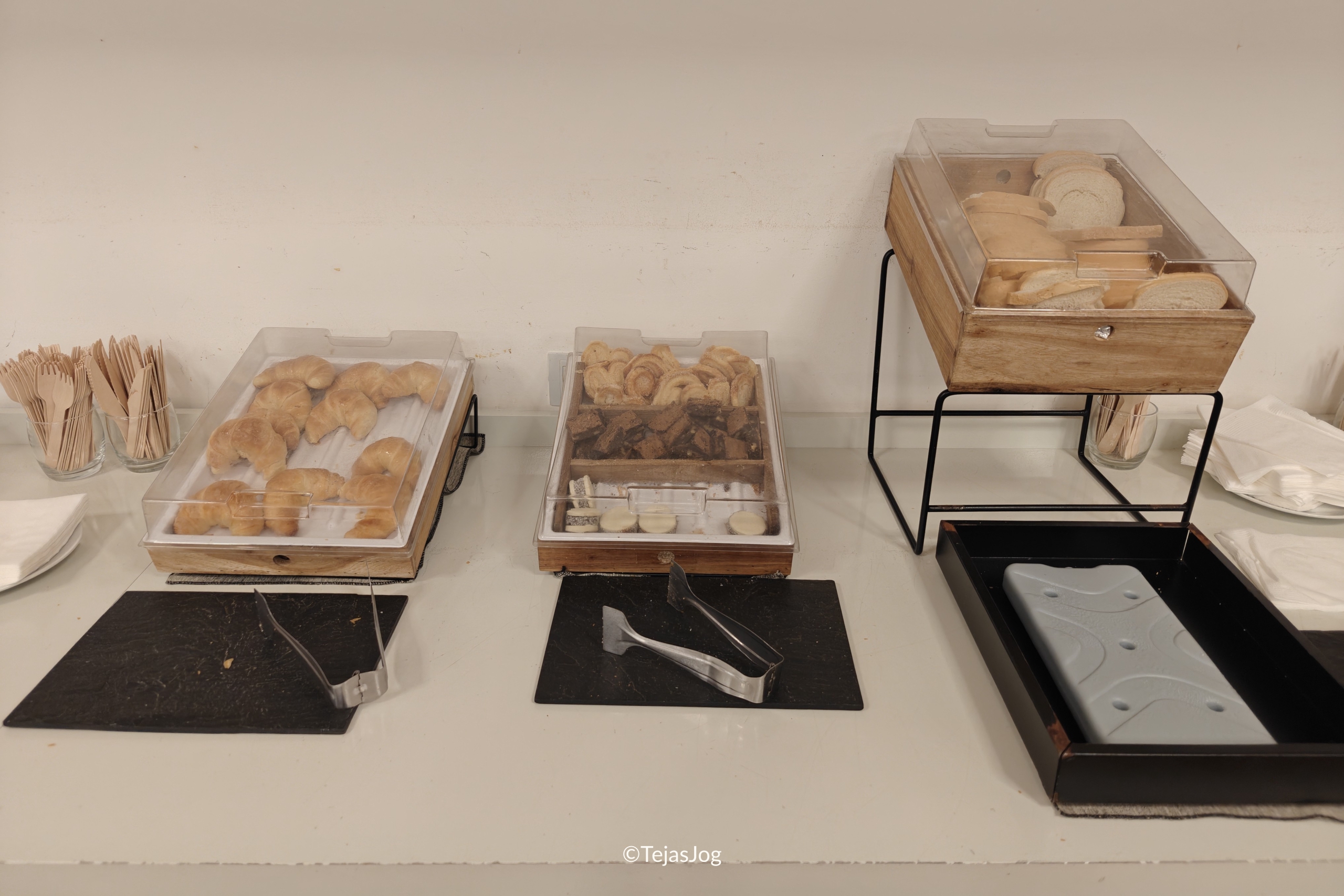 Buffet at AMAE Lounge