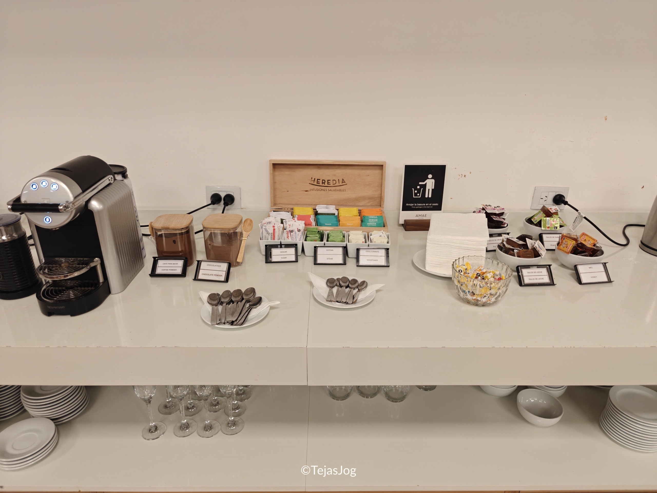 Buffet at AMAE Lounge