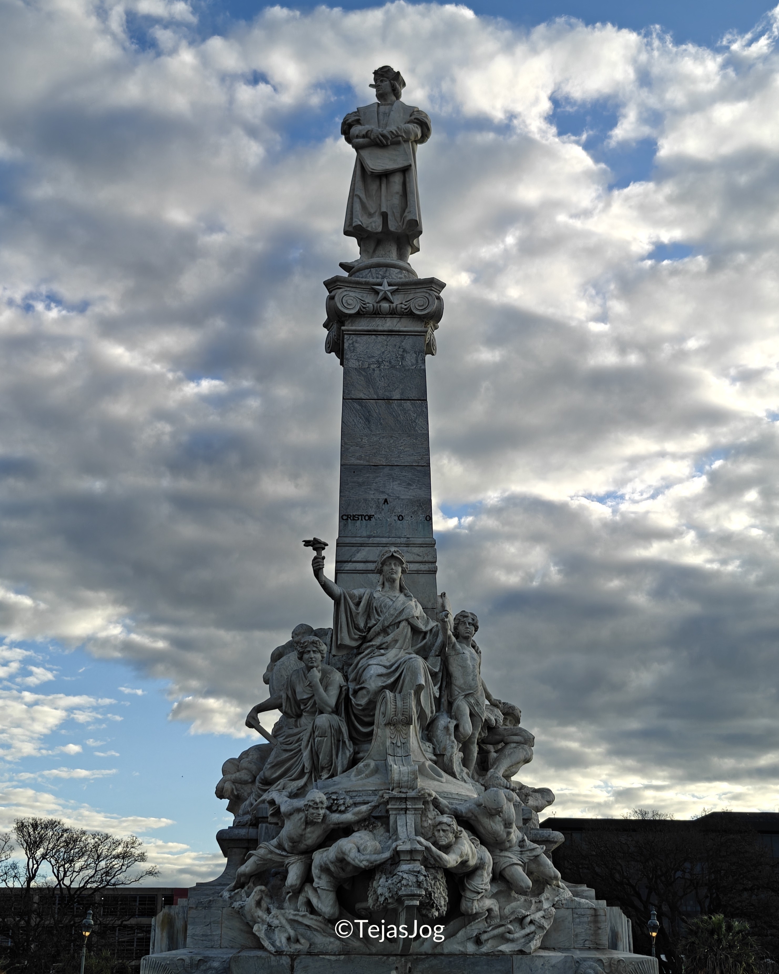 Monument to Christopher Columbus / Monumento a Cristóbal Colón