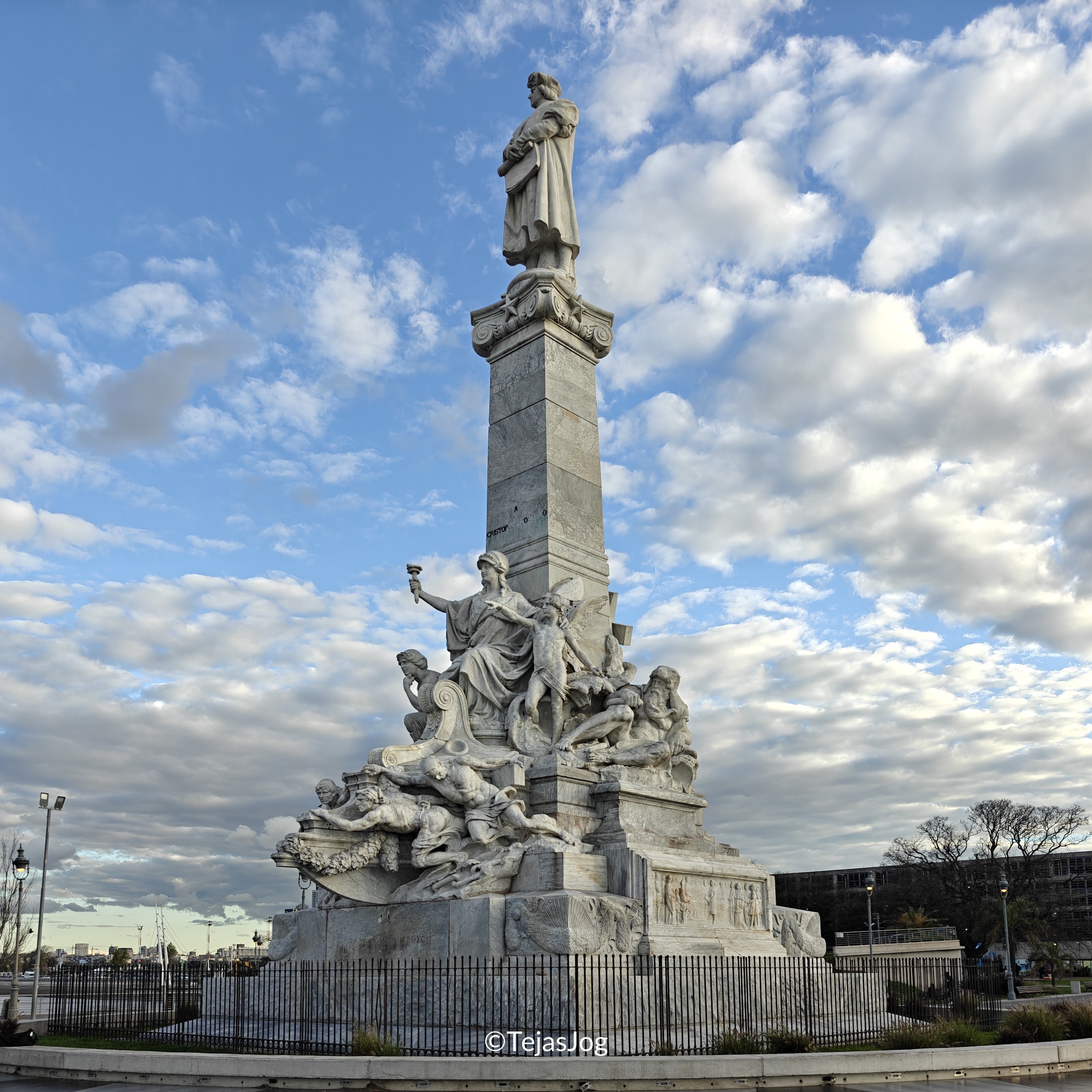 Monument to Christopher Columbus / Monumento a Cristóbal Colón