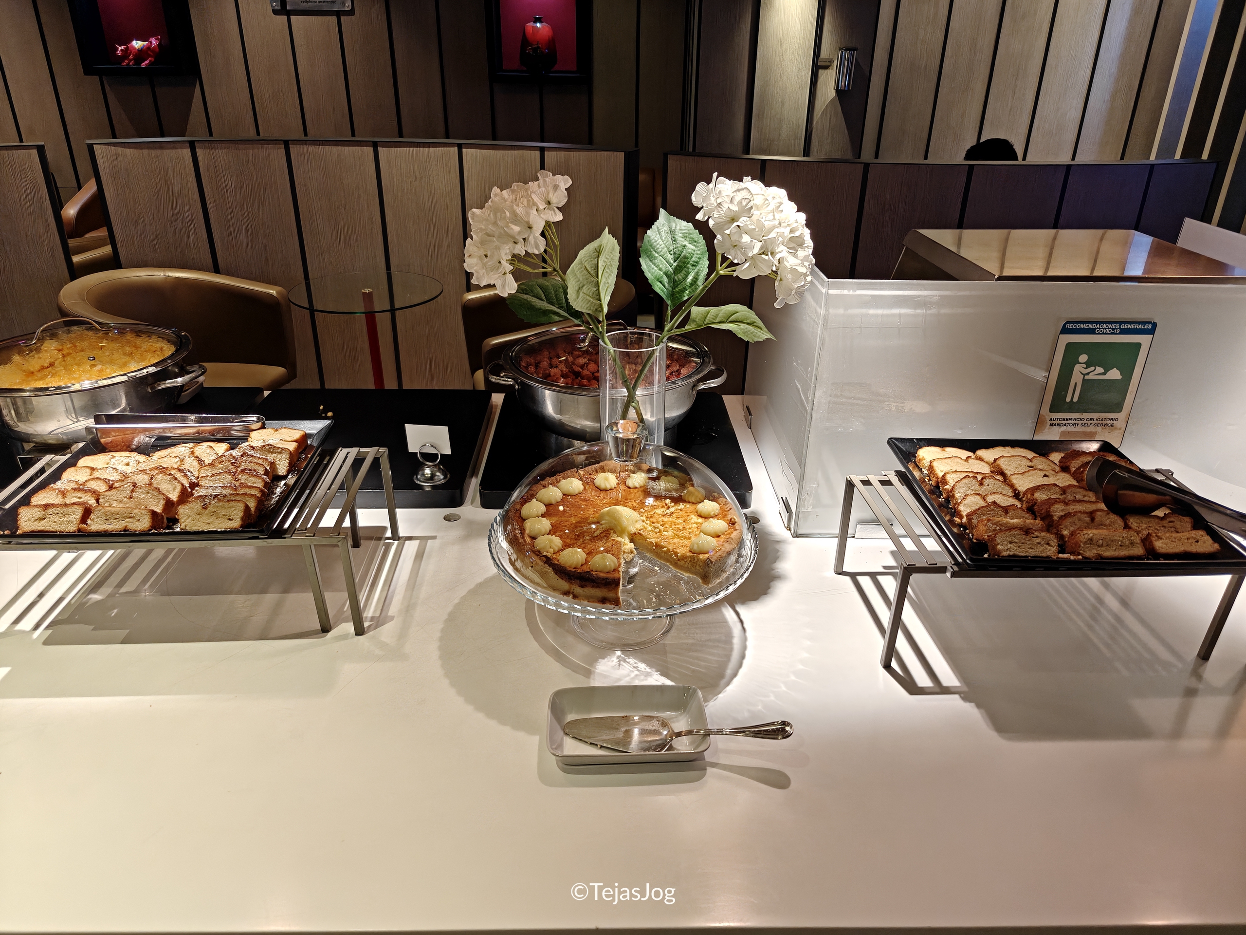 Buffet at Andes Lounge Buffet at Andes Lounge