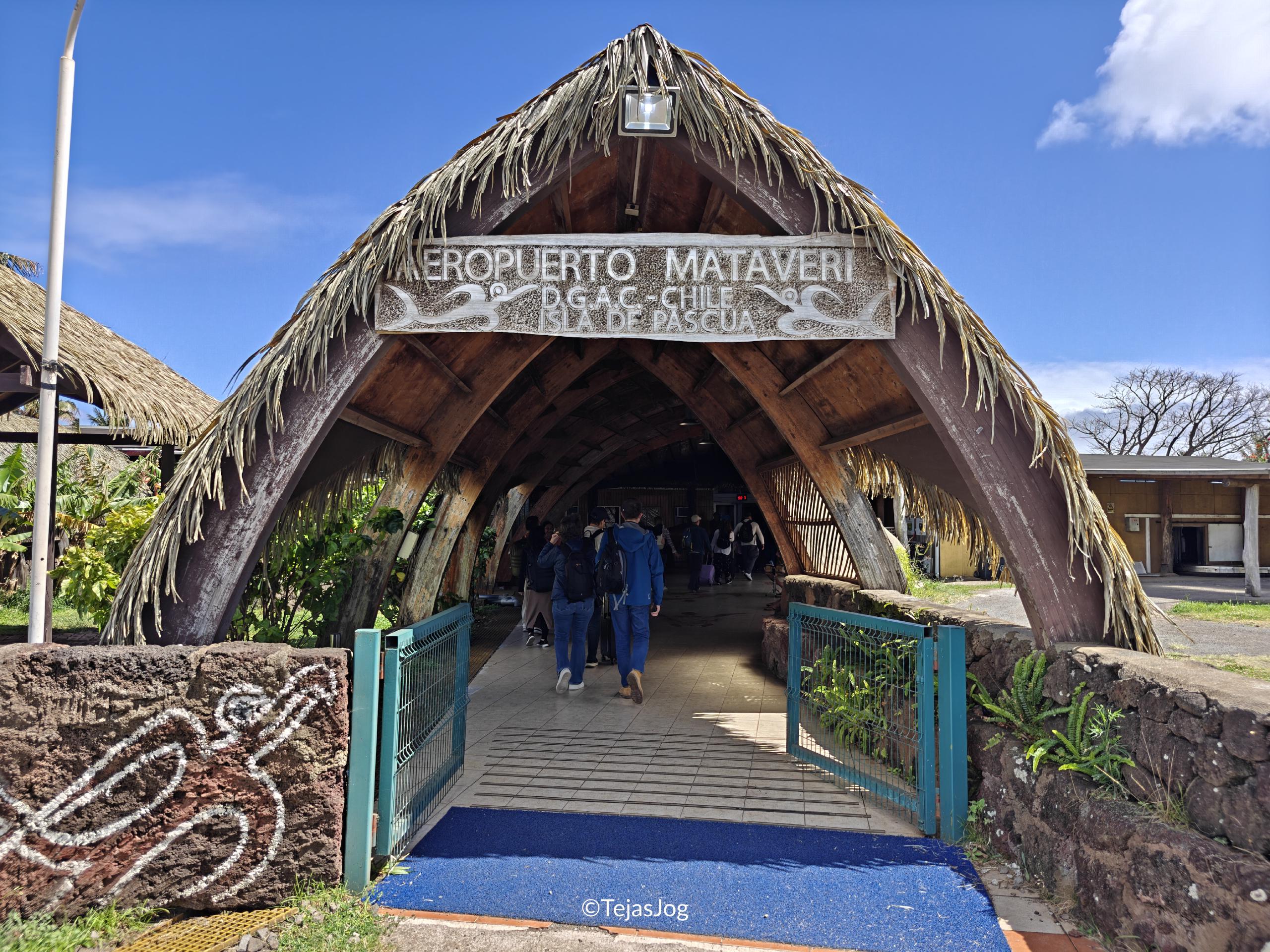 Mataveri International Airport / Aeropuerto Internacional Mataveri Mataveri International Airport / Aeropuerto Internacional Mataveri