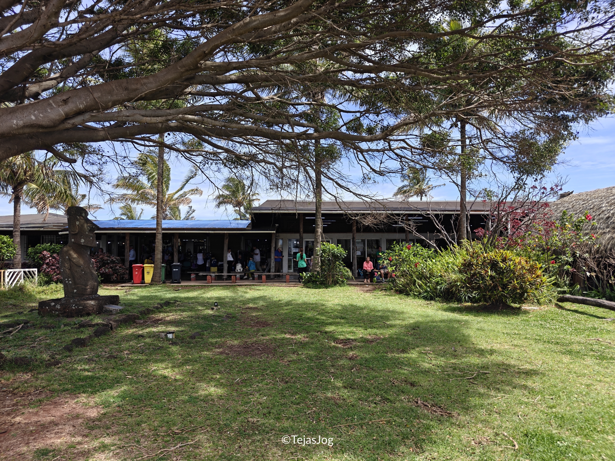 Mataveri International Airport / Aeropuerto Internacional Mataveri
