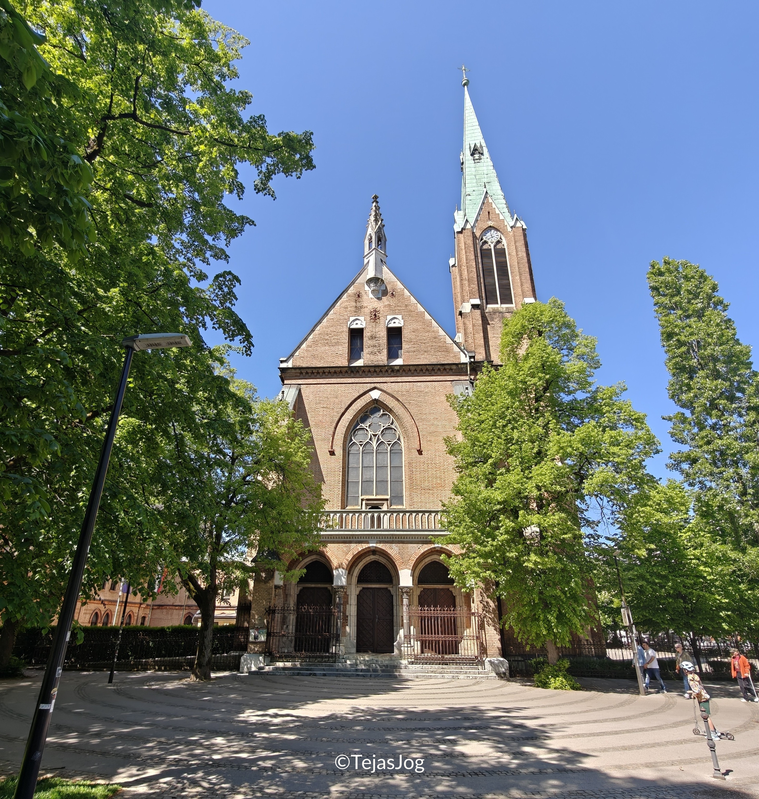 Rimokatoliški samostan Misionske Družbe-Lazaristov Maistrova 2