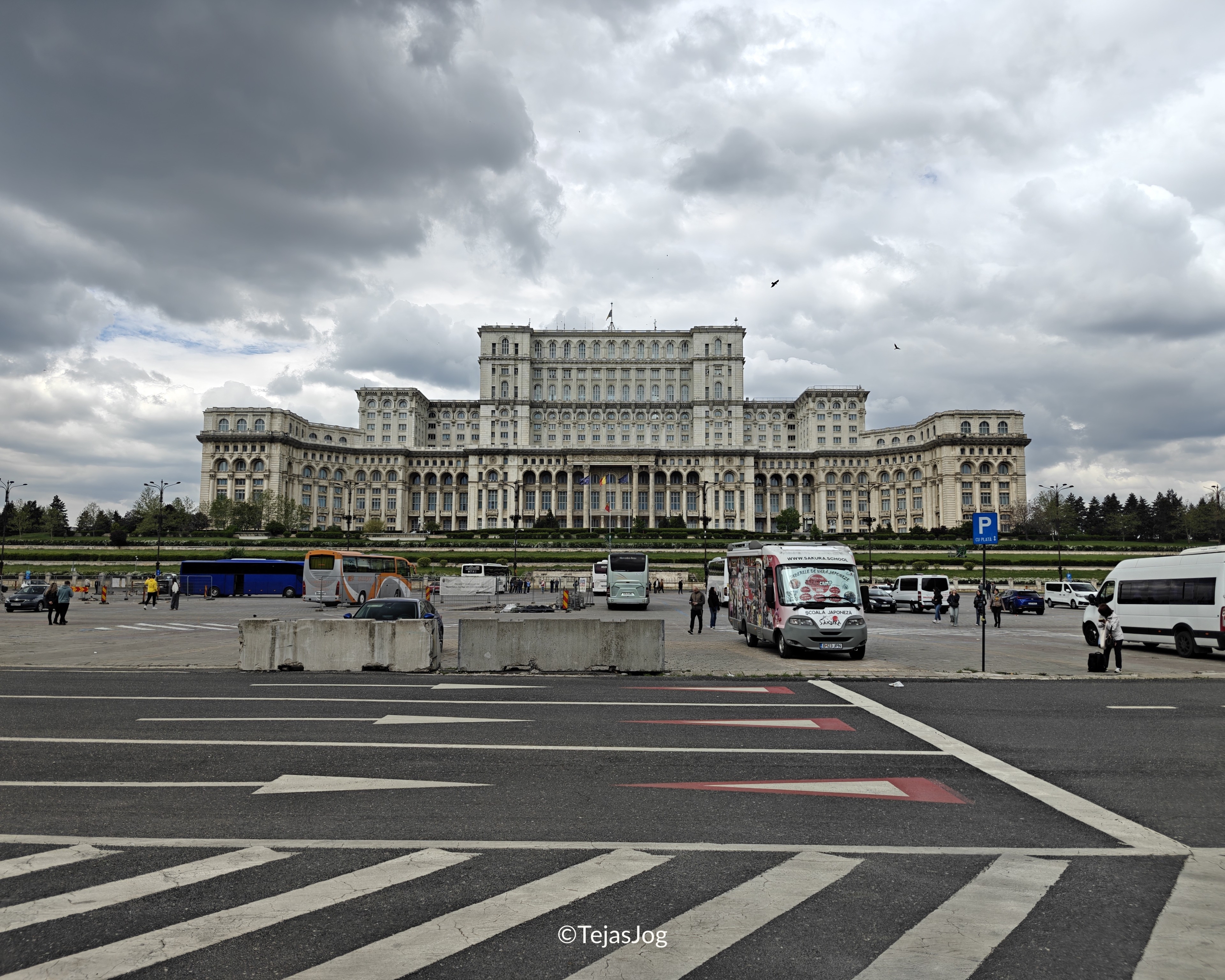 Constitution Square / Piața Constituției