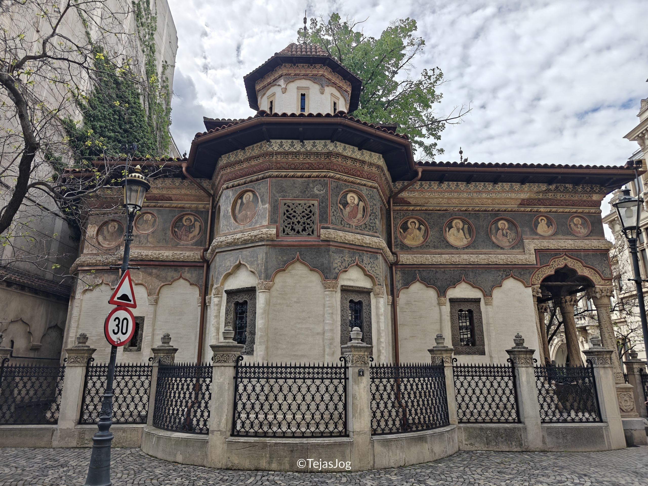 The Church of the "Stavropoleos" Monastery / Biserica Mănăstirii "Stavropoleos"